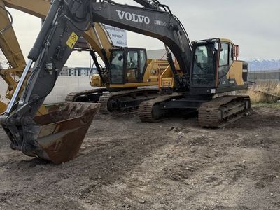 2022 Volvo EC220EL Excavator - 900 Hours