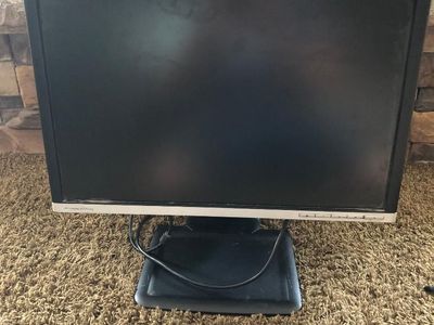 Computer moniter 22" hp 2205 LCD