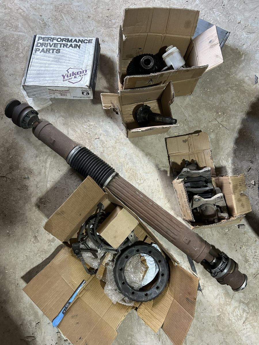 Dana 44 Rear Differential / Accessories