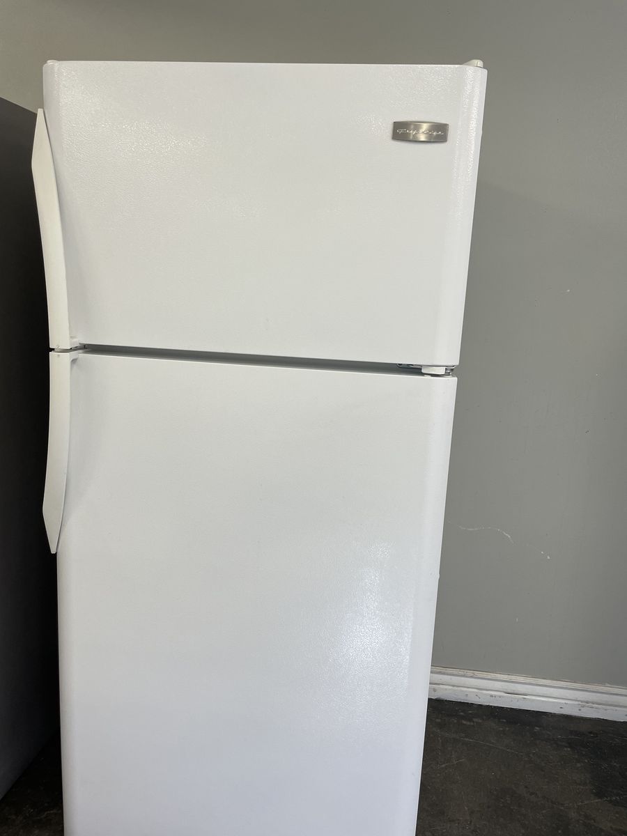 Frigidaire White Refrigerator, Freezer on Top, Perfect for Apartments, With Warranty!