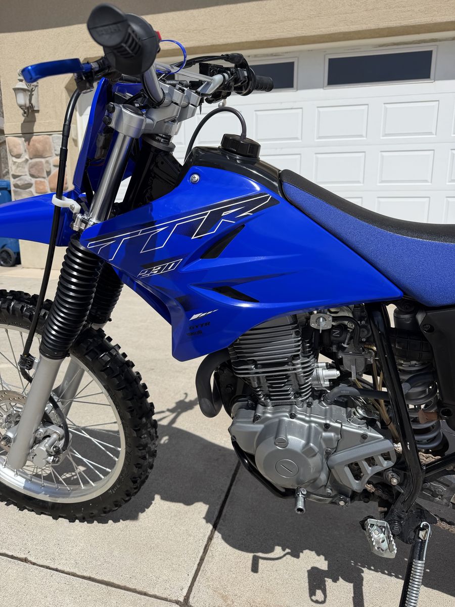 2022 Yamaha TTR230 Dirt Bike - Excellent Condition
