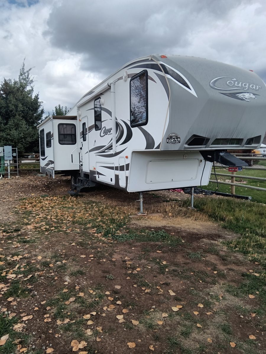 Keystone Cougar 5th Wheel Trailer