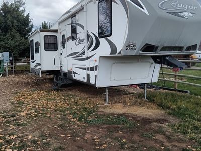 Keystone Cougar 5th Wheel Trailer