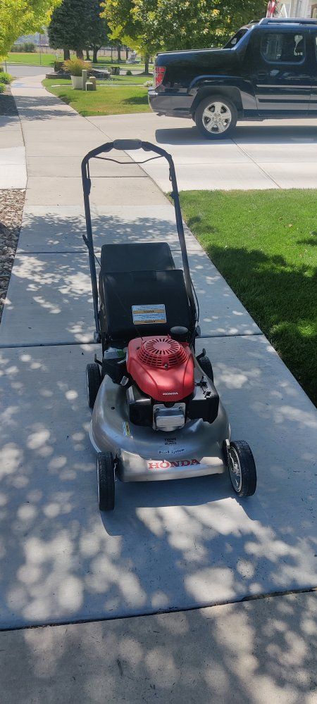 Honda HRR216 SELF PROPELLED LAWNMOWER