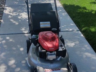 Honda HRR216 SELF PROPELLED LAWNMOWER