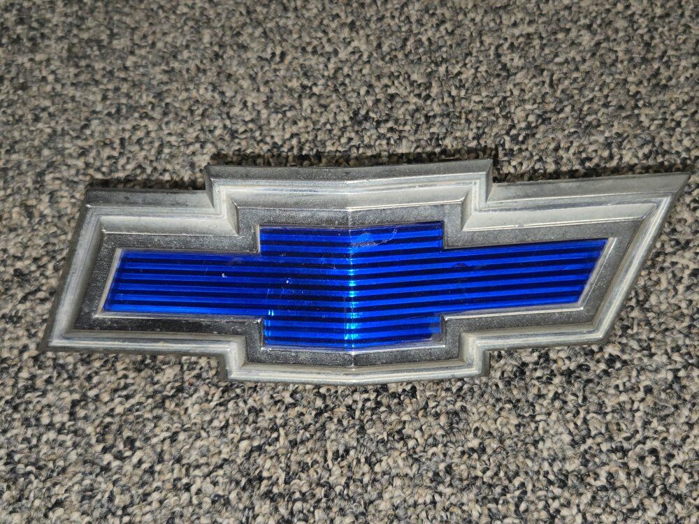 1971-72 Chevrolet Truck Grill Emblem