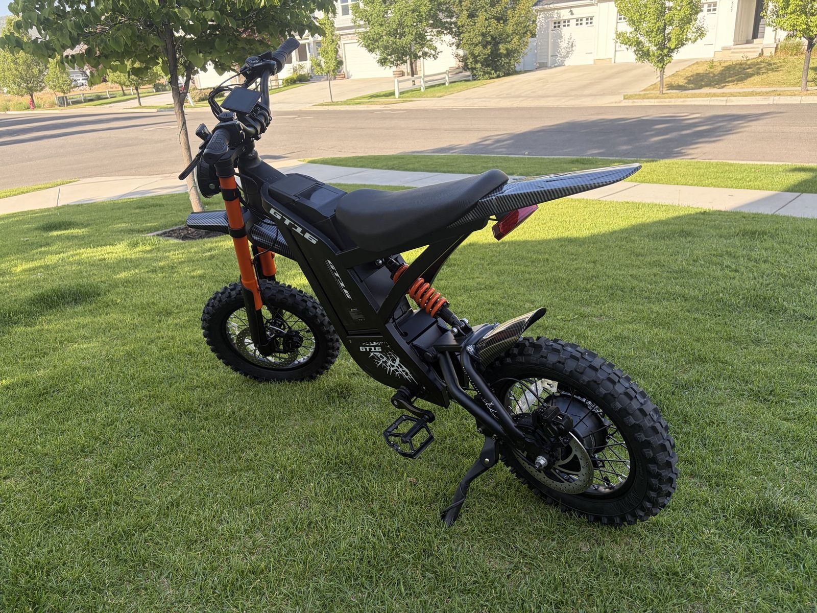 Main image 3