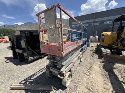 SKYJACK SCISSOR LIFT