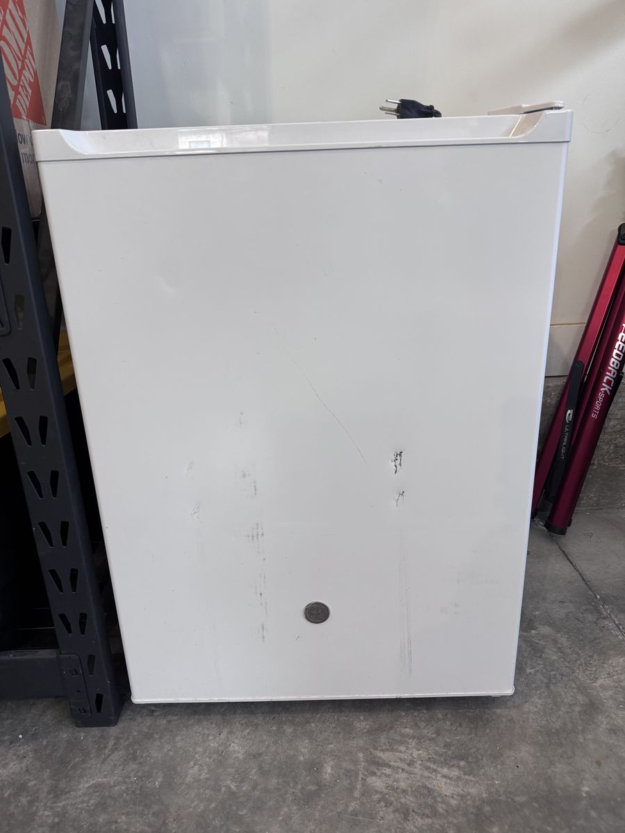 GE Mini Fridge