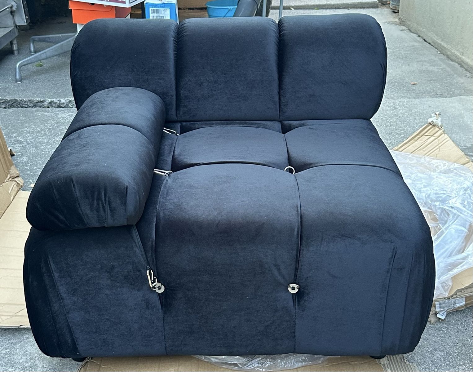 Black Velvet Tufted Modular Accent Chair / Single Sectional Module