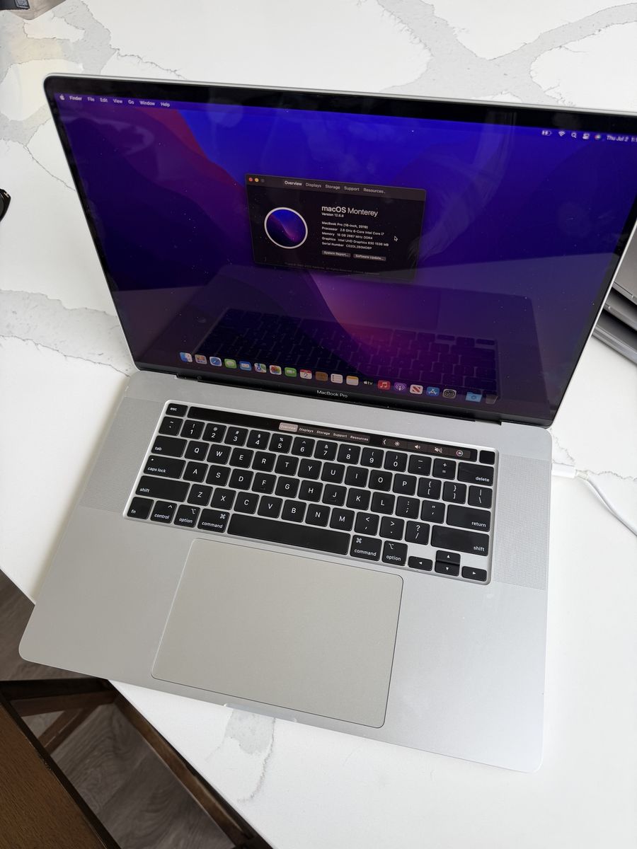 Apple MacBook Pro 16-inch 2.6 GHz i7, 16GB RAM, 512GB SSD - macOS Monterey