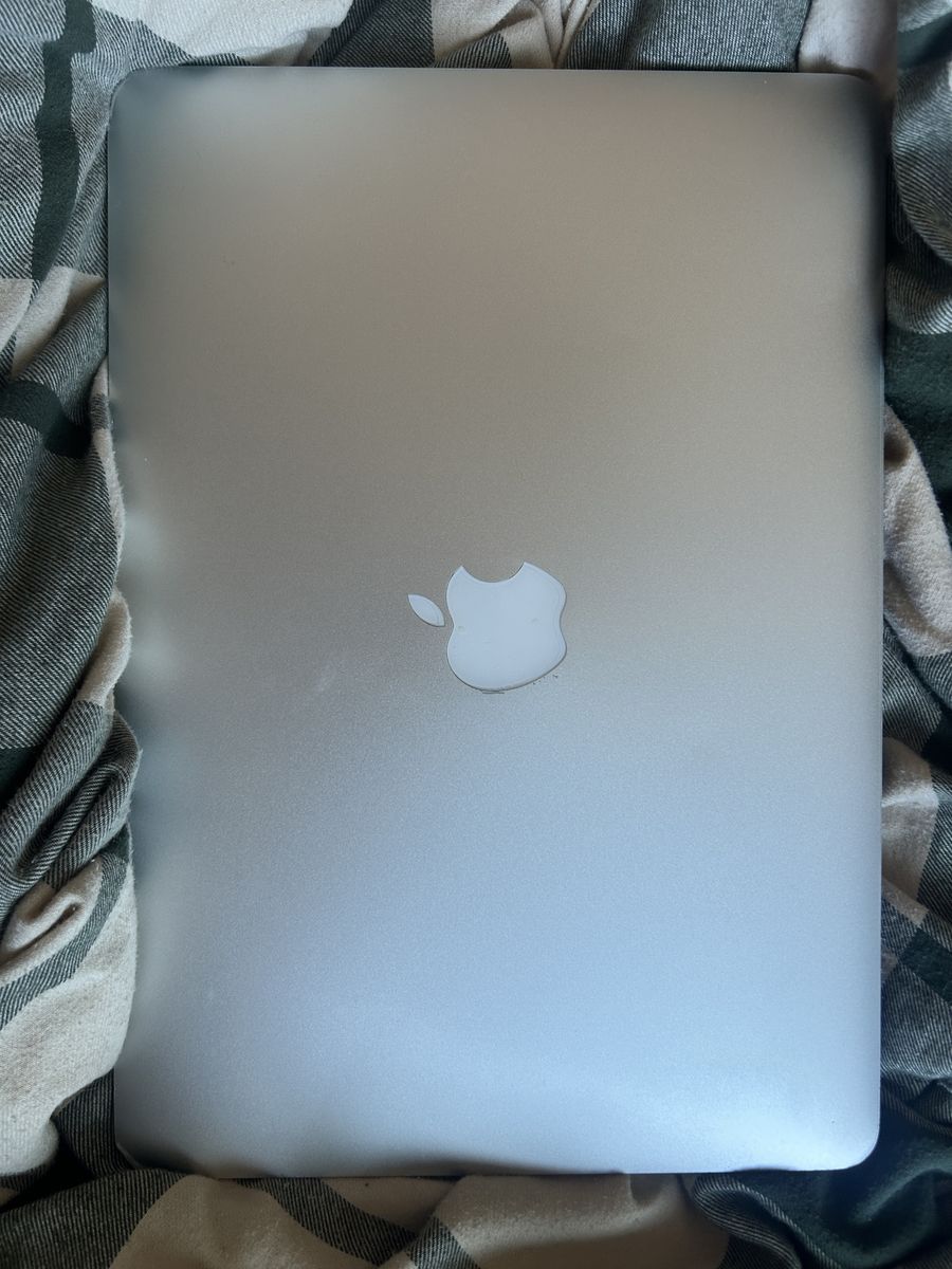 MacBook Air 13-inch (2020) - Intel Core i5 / Factory Reset & Ready