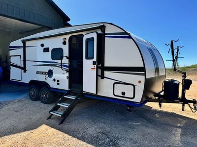 Solar Powered, Sleeps 8: 2020 Venture Sonic X 220VRBX – Adventure Ready!