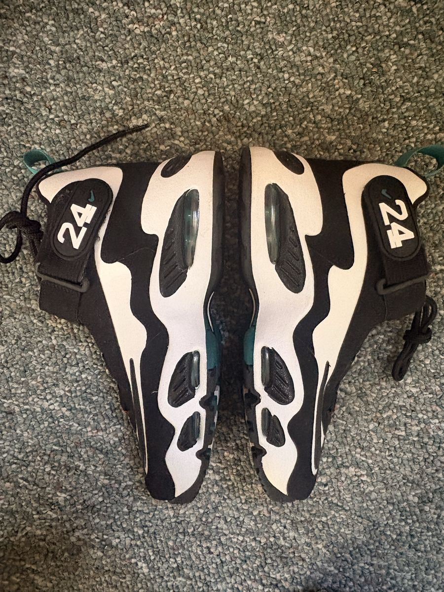 Nike Air Griffey Max 1 Men's Athletic Shoes Black/White Size 5.5Y or 7 woman’s