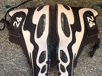 Nike Air Griffey Max 1 Men's Athletic Shoes Black/White Size 5.5Y or 7 woman’s