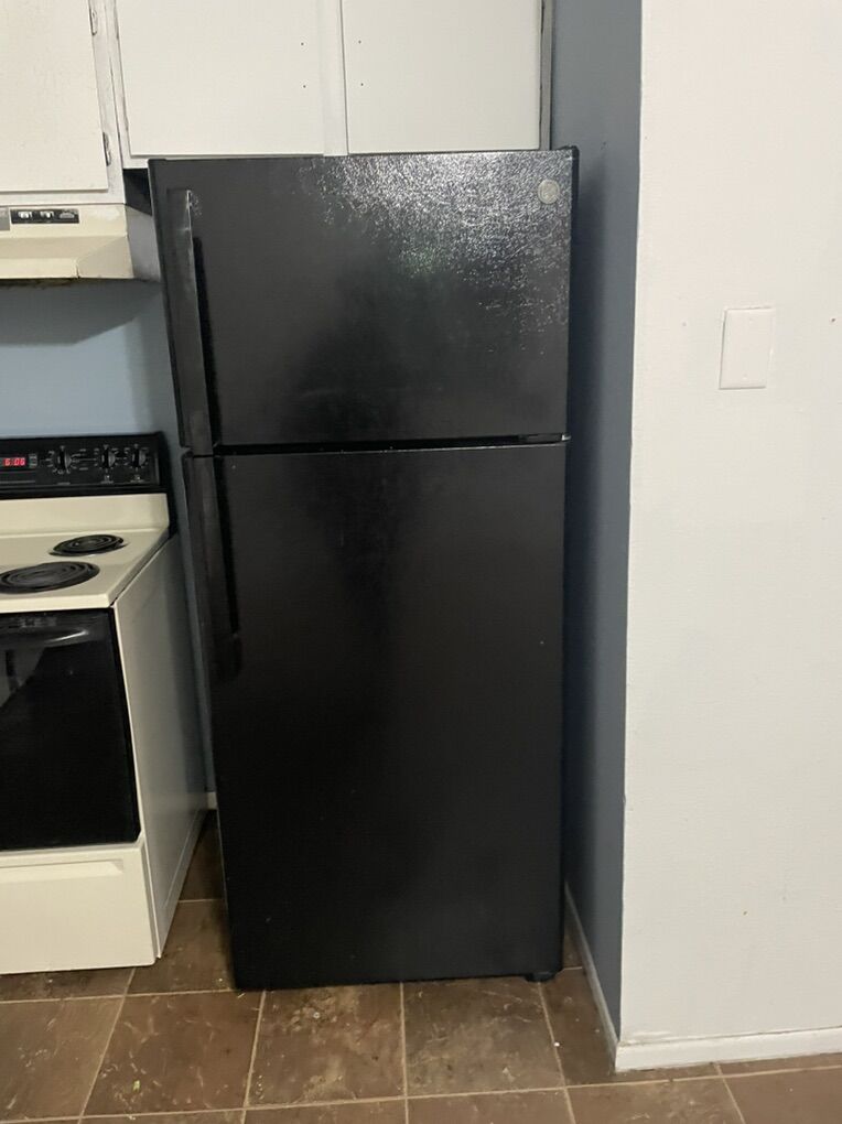 Black Fridge/freezer