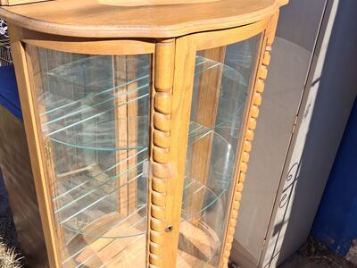 curio cabinet older looking style