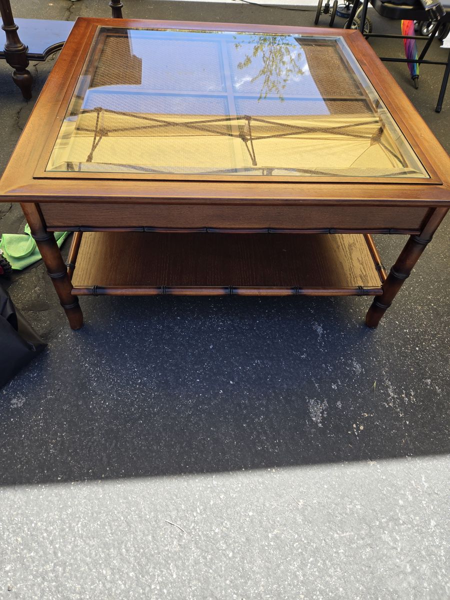 Coffee Table (Like New)