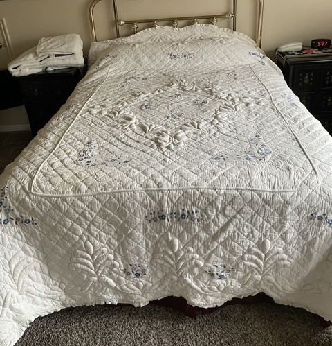 MINT Imported Embroidered Floral Trapunto 100% Cotton Luxury Queen Quilt - $275 OBO