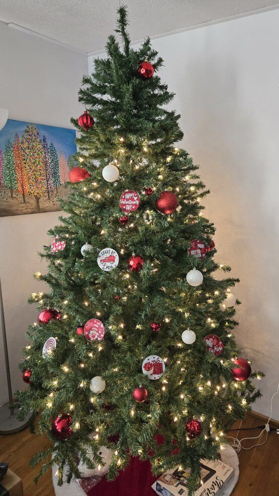 7.5ft prelit Christmas tree