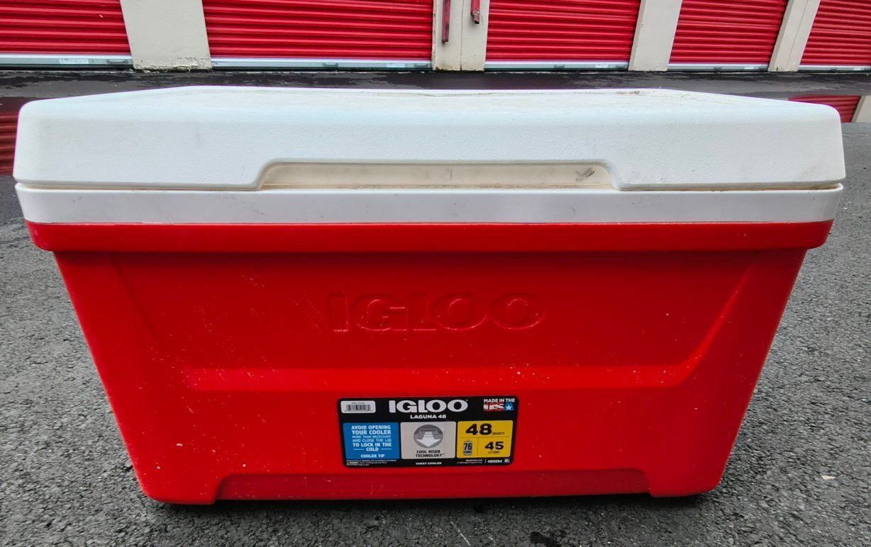 Igloo Laguna 48 Quart Cooler Red/White Ice Chest