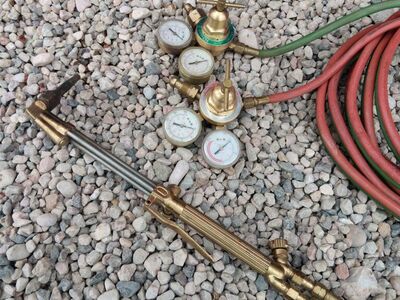 Acetylene Torch with Gauges and 25ft Hose Harris
