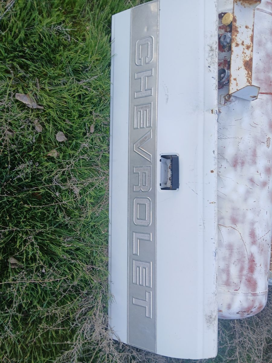 Chev, Chevy, GM, GMC tailgate