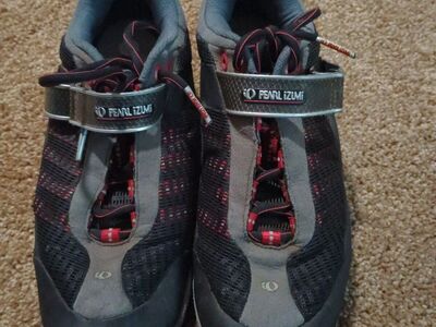 Pearl Izumi Mountain Biking Shoe SIZE 43