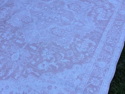 New. Pottery Barn 8x10 Pink/White Medallion Pattern