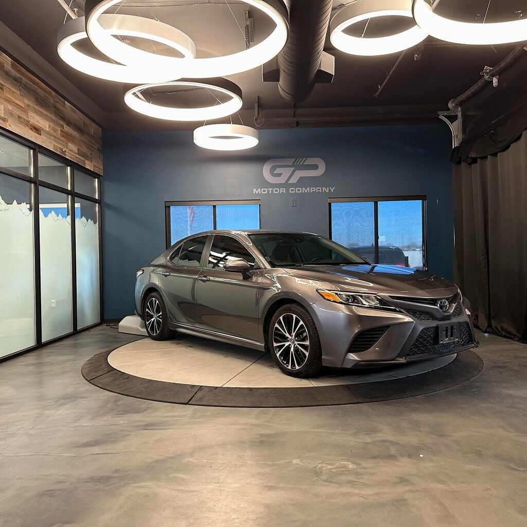 2020 Toyota Camry SE