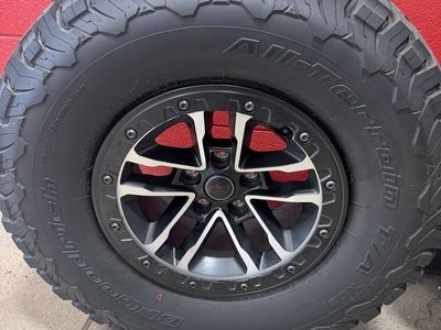 5 factory Jeep beadlock wheels/ BFG tires