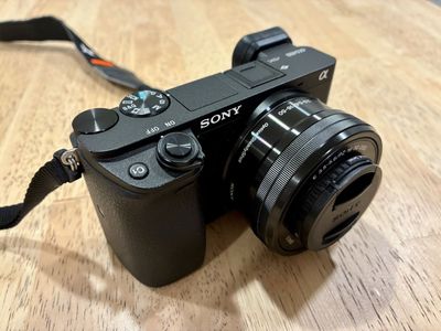 Sony A6400 with 16x50mm lens