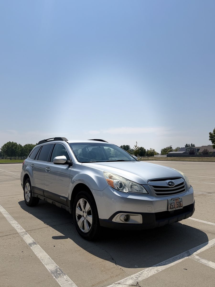 2012 Subaru Outback 2.5i Prem AWP/HK
