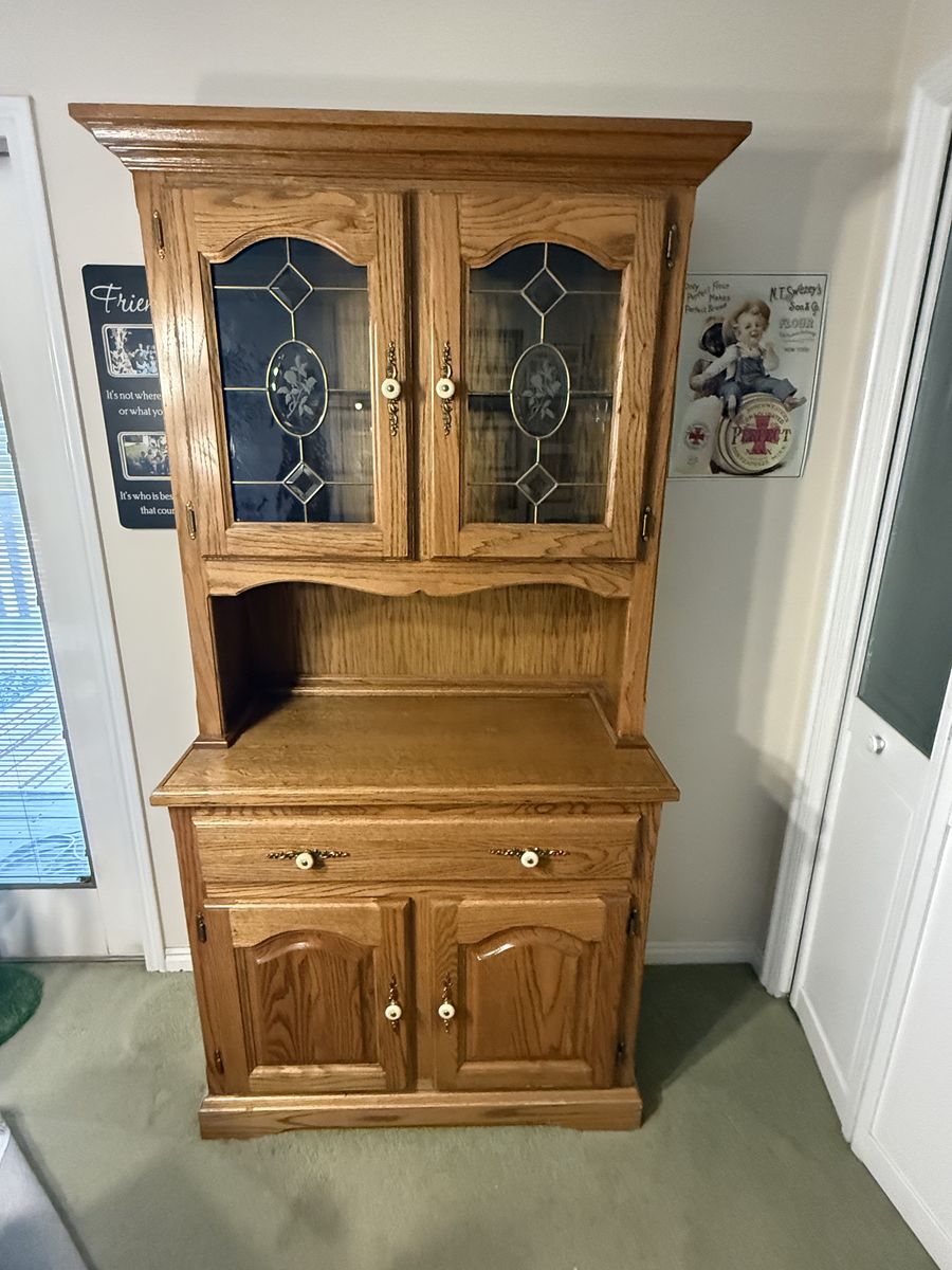 Cabinet/Hutch