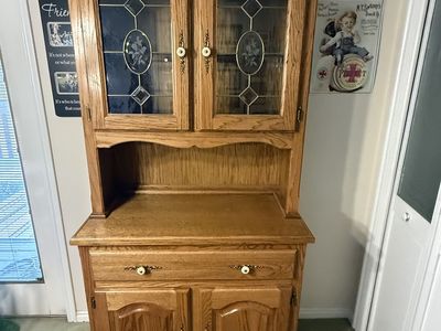 Cabinet/Hutch