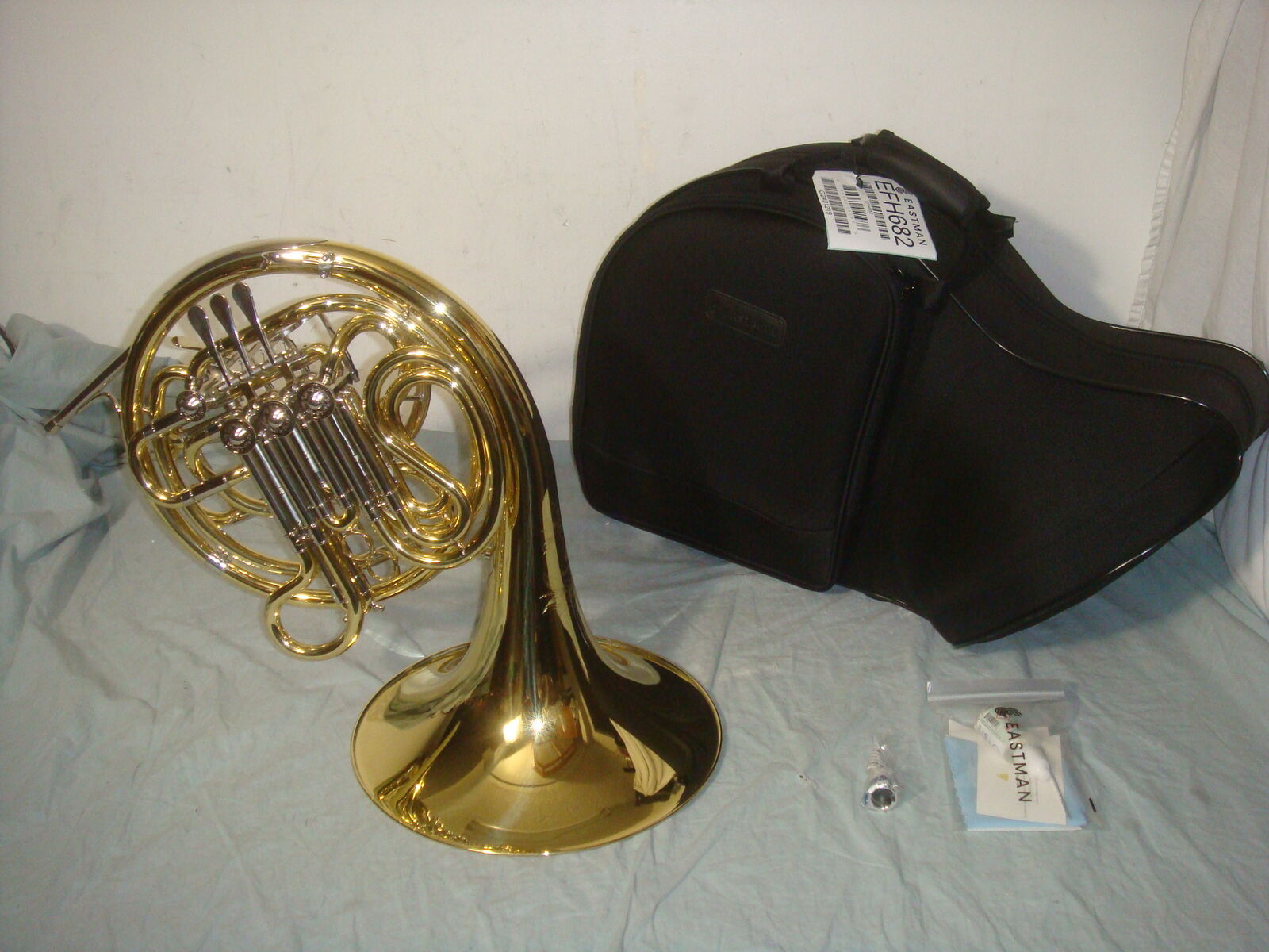 EASTMAN EFH682 INTERMEDIATE GOLD BRASS BELL DOUBLE FRENCH HORN W CASE -NEW!