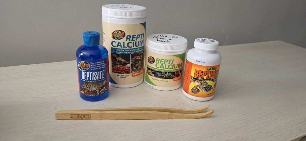 Reptile calcium and vitamin supplements