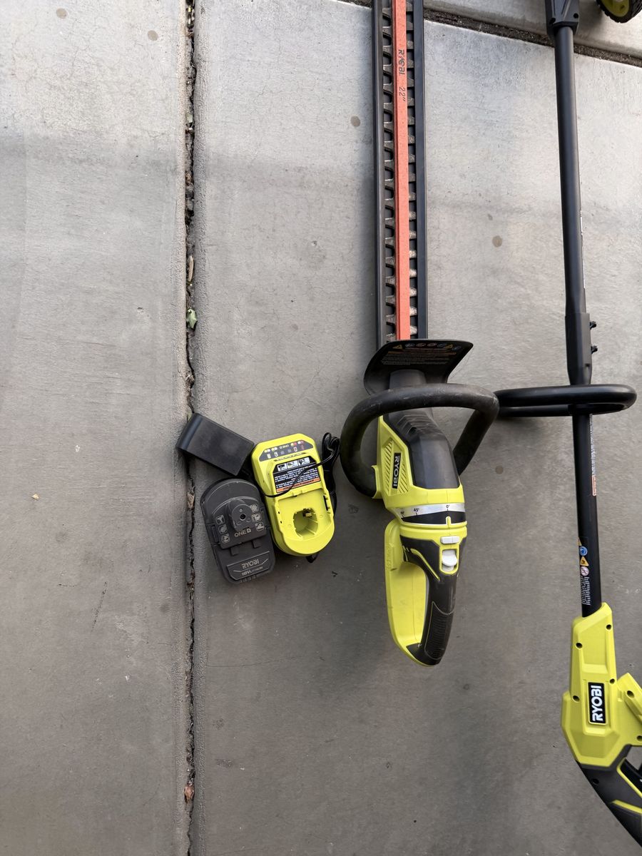 RYOBI 18V ONE+ Cordless Hedge Trimmer & String Trimmer Combo Kit with Battery and Charger - Used