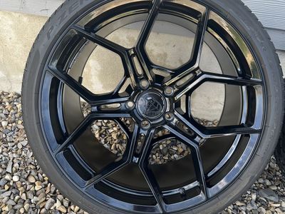 Pirelli P Zero 325/25 ZR20 Tires & Black Blaque Diamond Multi-Spoke Wheels - 20 inch, Set of 2