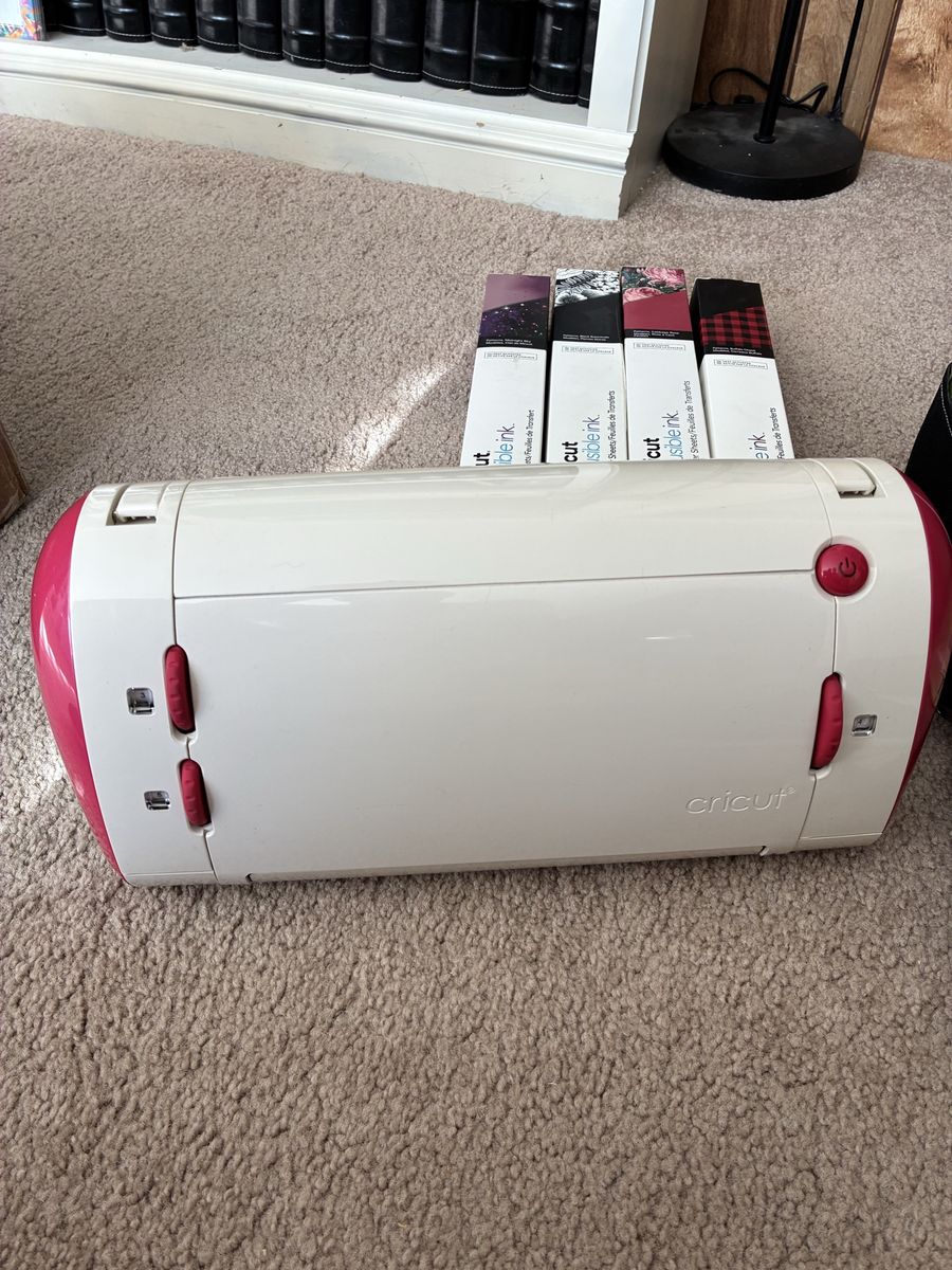 Cricut Expression 2 Model CRV001 Electronic Cutting Machine with Infusible Ink Sheets