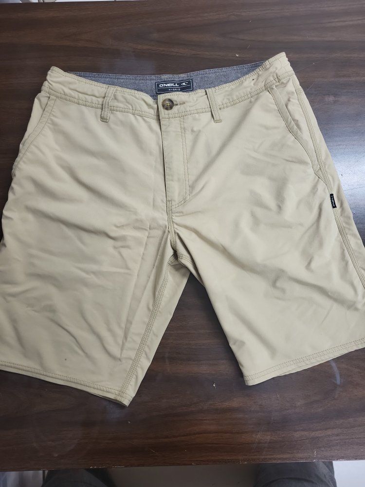 O'Neill Men's Khaki Hybrid Shorts Size 32 with 9" Inseam - Excellent Condition