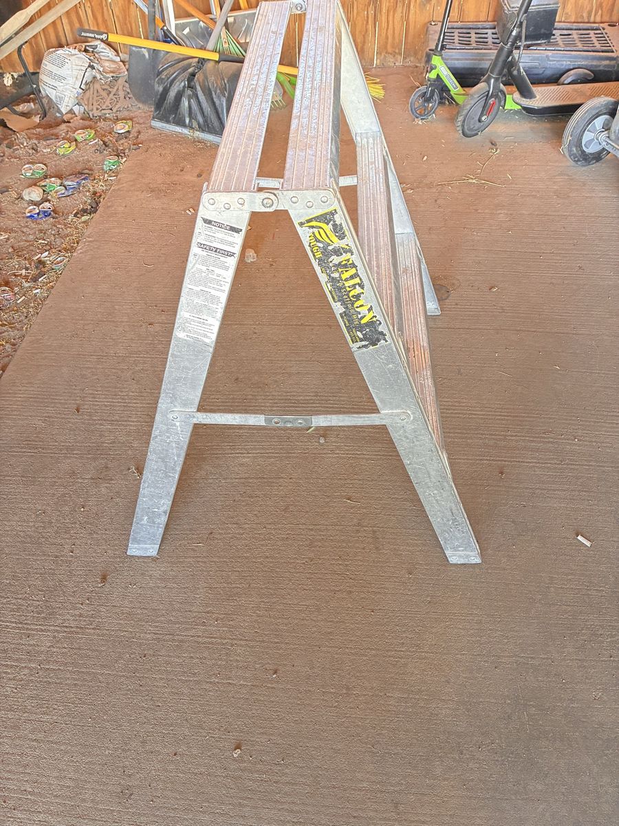4 300 lb capacity saw horse
