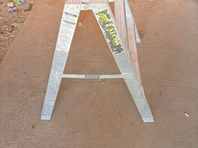 4 300 lb capacity saw horse