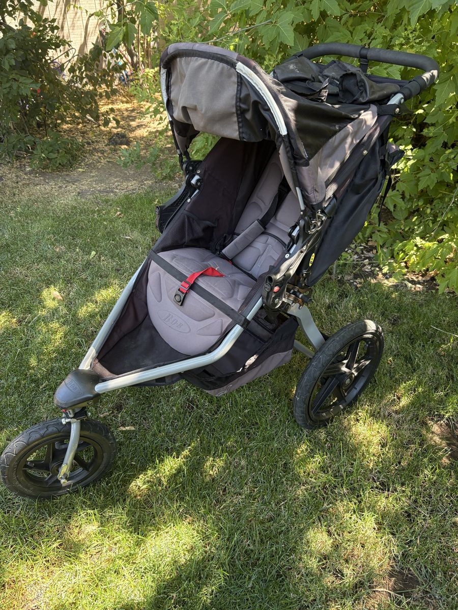 BOB Revolution SE Single Jogging Stroller - Grey/Black, Excellent Condition, Folds Compact