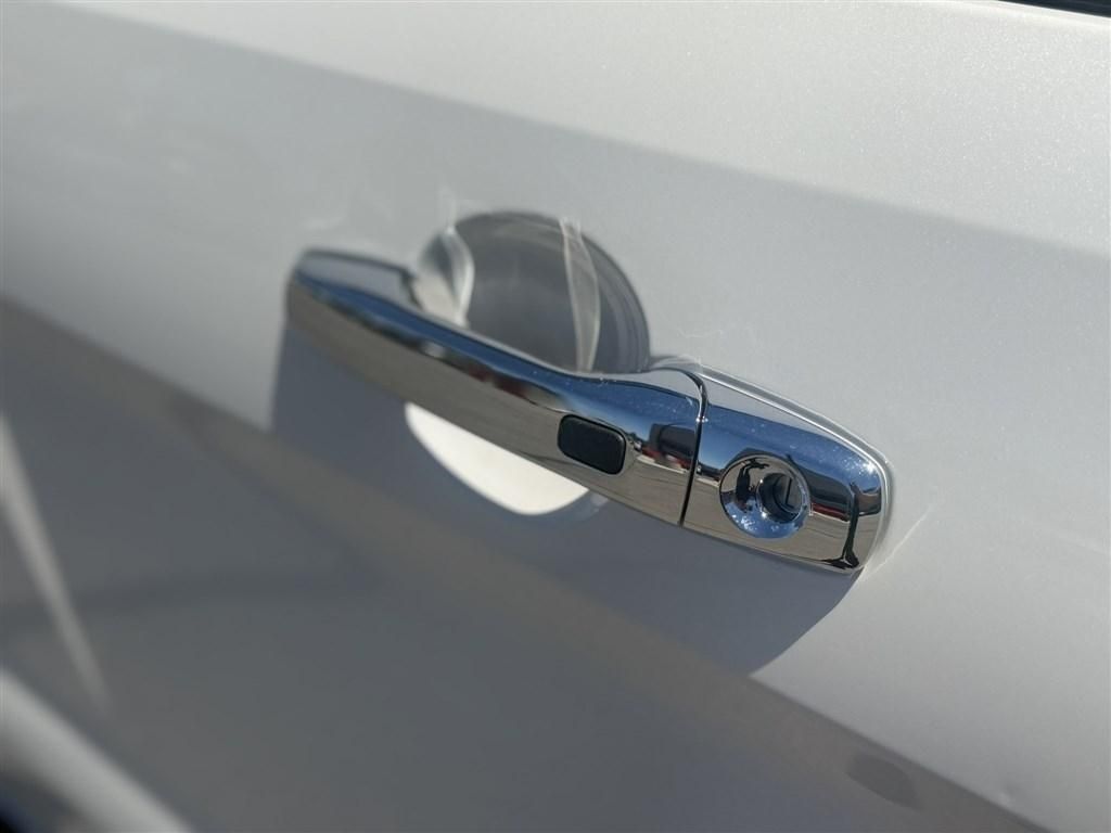 Main image 11