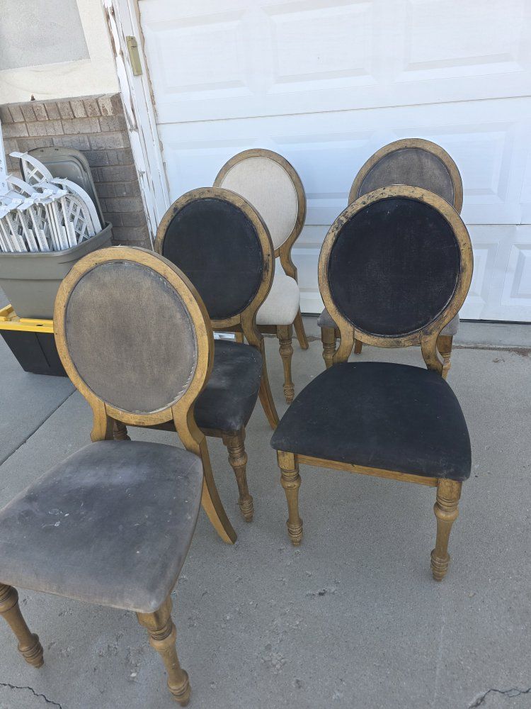 FREE Set of 5 Vintage Style Dining Chairs in Salem, UT