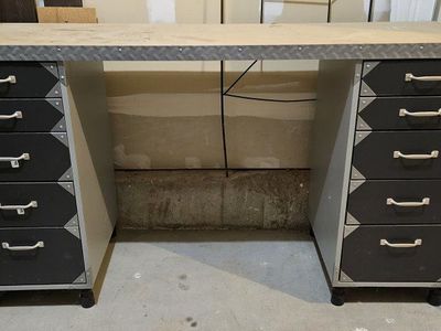 O'Sullivan 10-drawer work bench