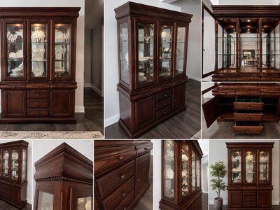 Solid Wood Cherry China Cabinet / Curio Cabinet. Excellent Condition