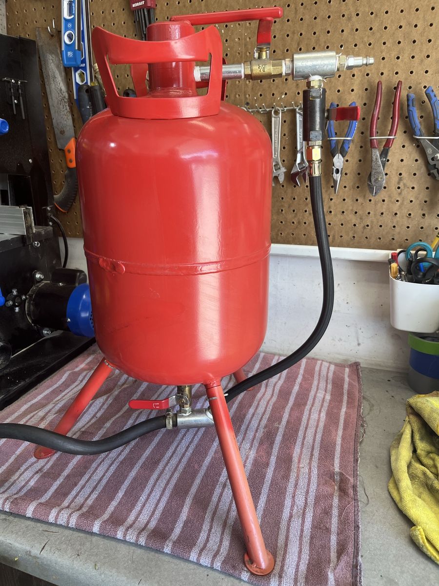Harbor Freight Portable Pressure Blaster Sandblaster - Red