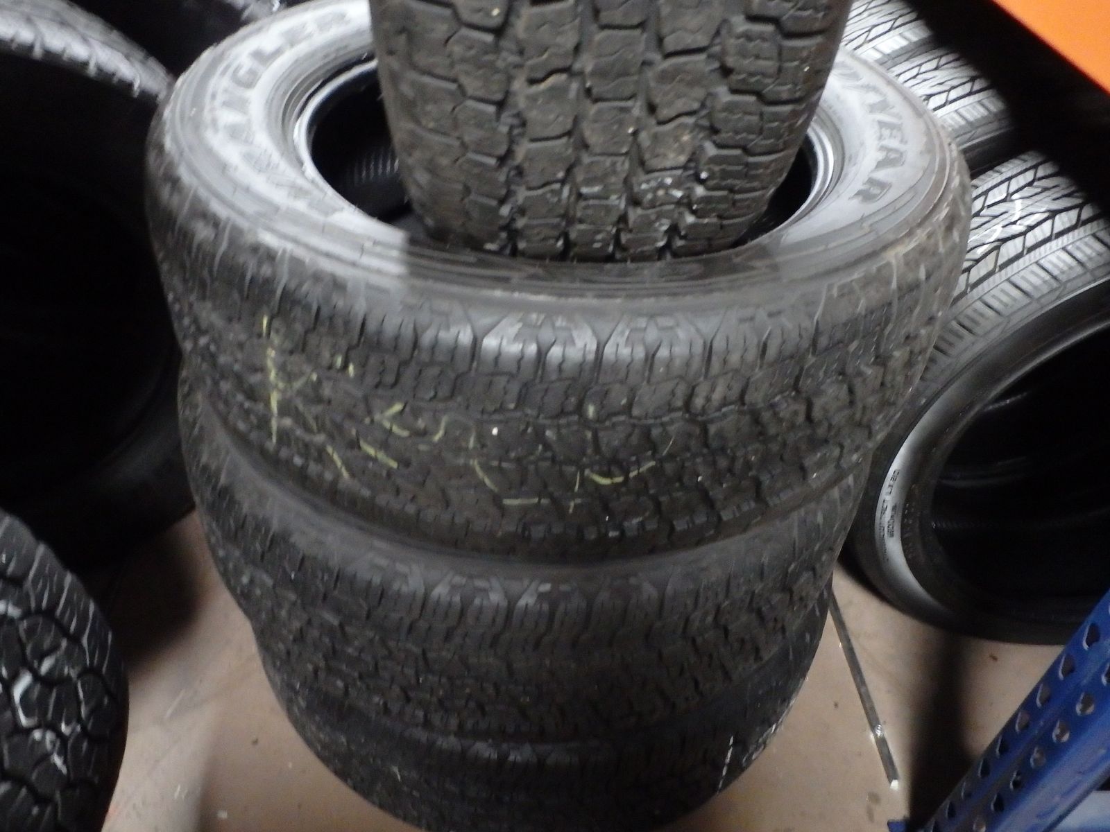 275/55R20 GOODYEAR WRANGLER ALL TERRAIN ADVENTURE SET OF USED TIRES